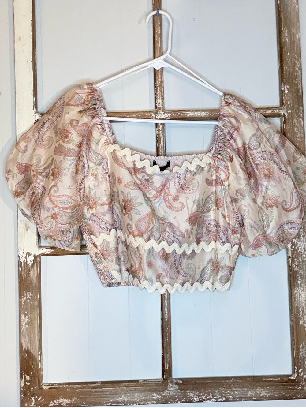 Skies Are Blue Pink Paisley Puff-Sleeve Crop Top